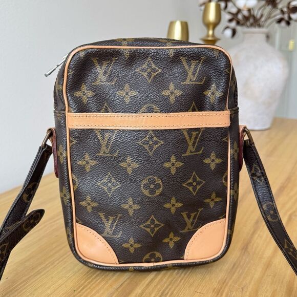 ✅AUTHENTIC✅LOUIS VUITTON DANUBE CROSSBODY BAG - Picture 4 of 16
